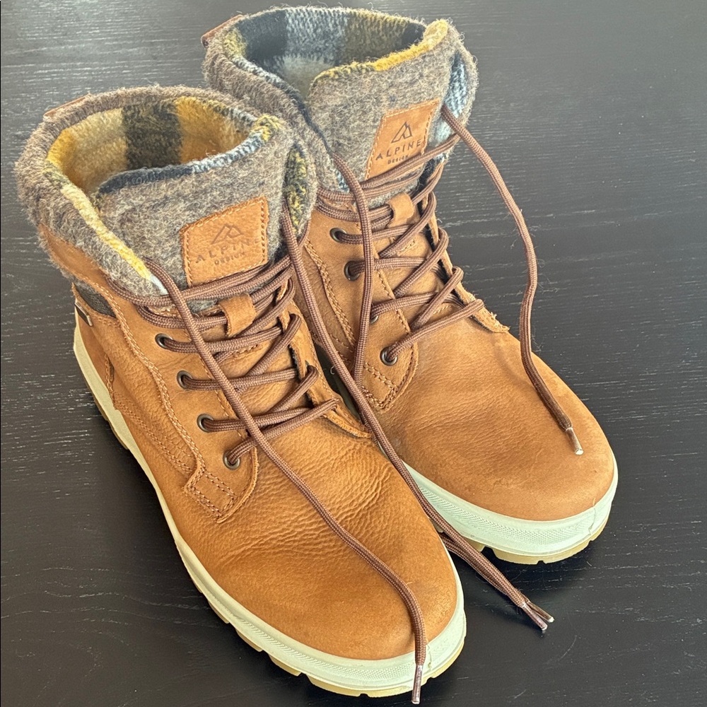 Alpine Design waterproof boot Size 9.5